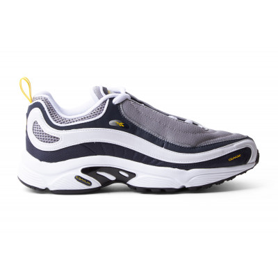 Shoe Chapter præsenterer et bredt udvalg af de bedste styles for sneakers til damer