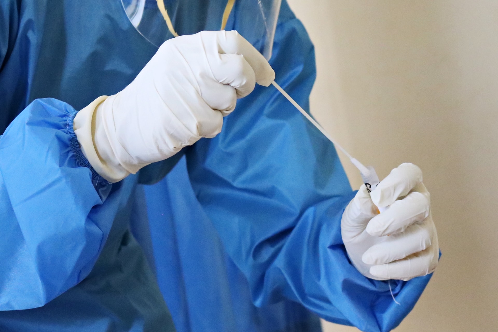 Beskyt dig selv for bakterier og virus med engangshandsker