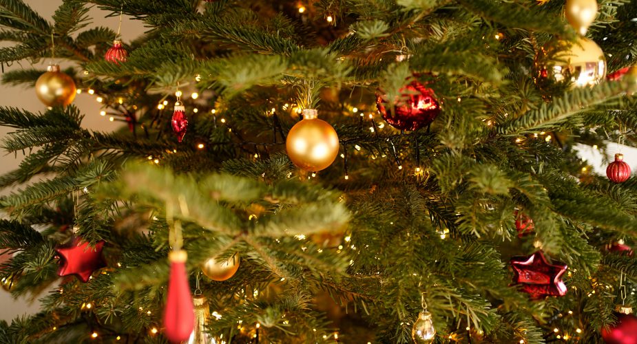 Oplev fordelene ved et kunstigt juletræ